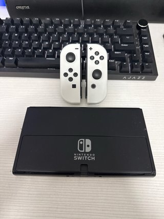 Nintendo Switch OLED M4G1C4 Vendo o cambio
