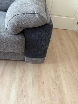 Sofá cama gris de tela