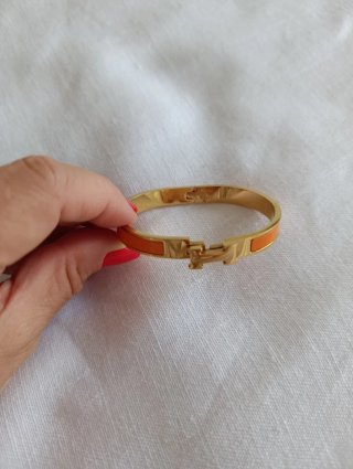 Pulsera Hermes Dorada con Detalles Naranja