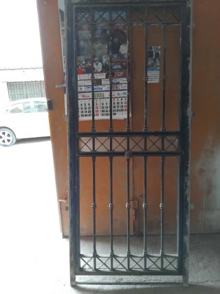 Puerta de patio de metal