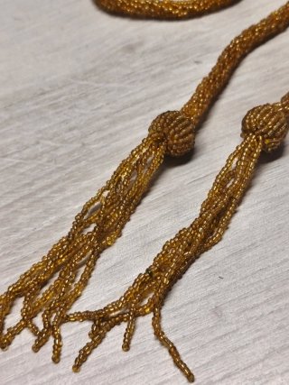 Orecchini artigianali dorati con perline