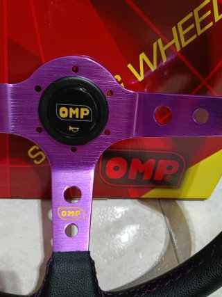 Volante desplazado morado y piña Nissan Patrol