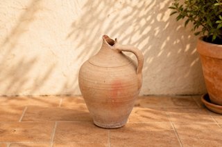 Cántaros antiguos de barro cocido