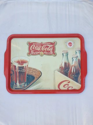 Vassoio Coca-Cola vintage in metallo design retrò