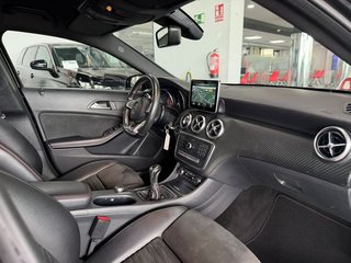 Mercedes Clase A A 180 AMG LED-Xenon Navi-Pro 1/2 Sport-Leather-Alcantara Camera Klima PDC AMG Line