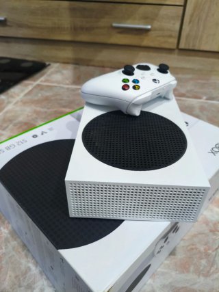 Xbox Series S Blanca + Mando