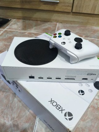 Xbox Series S Blanca + Mando