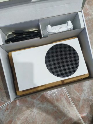 Xbox Series S Blanca + Mando