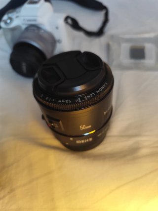 Canon EOS M50 + Objetivo + Cargador