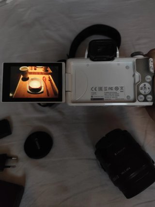 Canon EOS M50 + Objetivo + Cargador