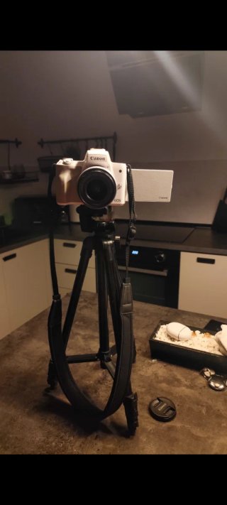 Canon EOS M50 + Objetivo + Cargador