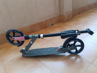 Patinete plegable gris y rosa