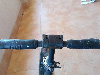Patinete plegable gris y rosa