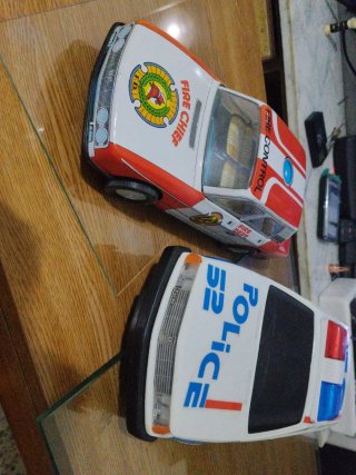 Coches de juguete antiguos: Policía y Bomberos