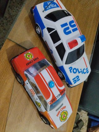 Coches de juguete antiguos: Policía y Bomberos