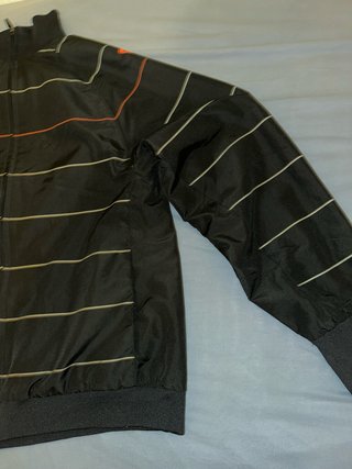 Chaqueta Nike Negra con Naranja