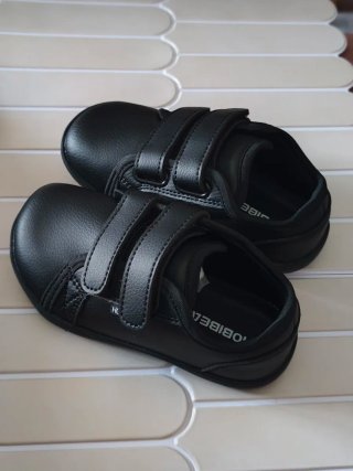 Zapatos negros HOBIBEAR para niños talla 27 nuevos