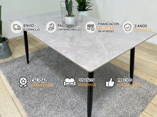Mesa de Comedor de Cristal Templado con Efecto Mármol y Patas Metálicas