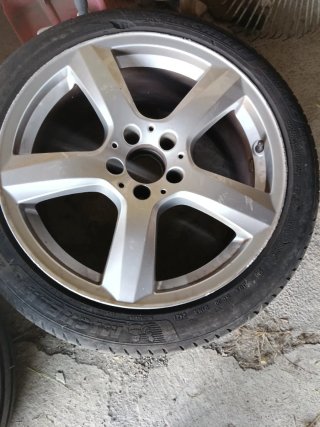 Vendo Llantas 18 Originales Mercedes con Neumátic