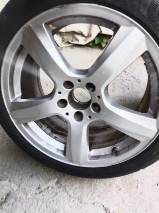 Vendo Llantas 18 Originales Mercedes con Neumátic
