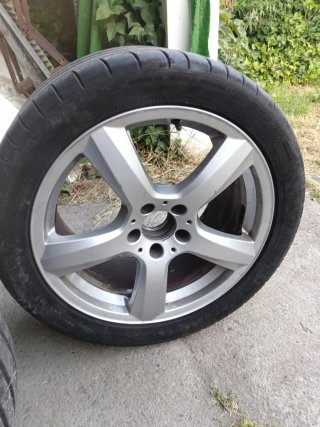 Vendo Llantas 18 Originales Mercedes con Neumátic
