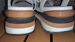Sandalias Giossepo blancas y marrones