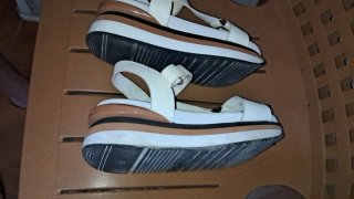Sandalias Giossepo blancas y marrones