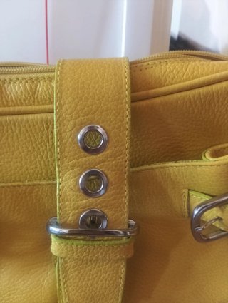 Bolso amarillo marca Torrens