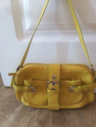 Bolso amarillo marca Torrens