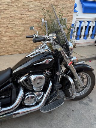 Kawasaki V900 Negra