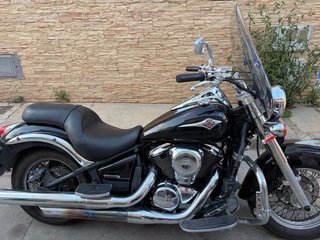 Kawasaki V900 Negra