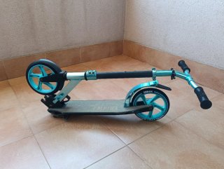 Patinete plegable Empire con caja