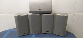 Conjuntos de altavoces Thomson y Akai