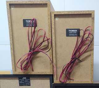Conjuntos de altavoces Thomson y Akai
