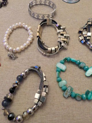 Lote Colgantes y Pulseras