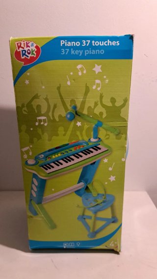Piano de juguete con pie y asiento