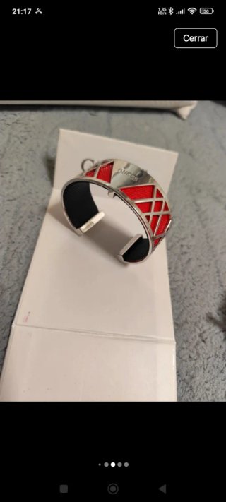 Brazalete Guess Plata y Rojo