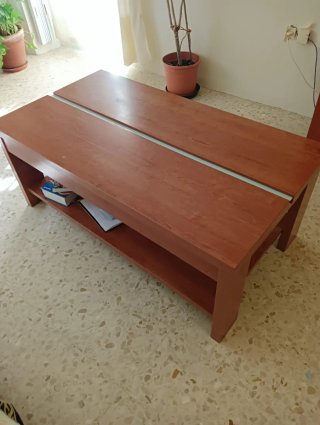 Mesa de centro de madera color cerezo