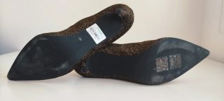 Botines brillantes negros y dorados