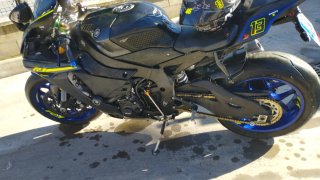 Yamaha R1 Azul y Plata
