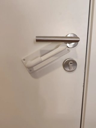 Refuerzo manilla puerta principal