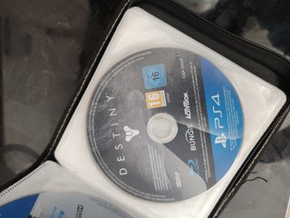 PS4 (Playstation 4) + 2 mandos + 6 juegos