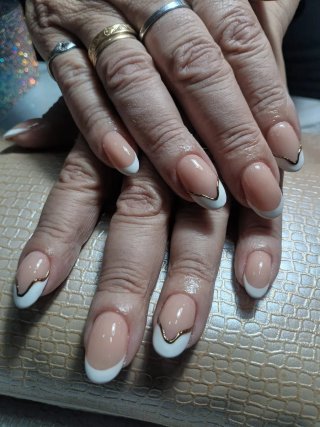 Busco chic@ para MANICURISTA, peluquería, estética