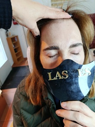 Busco chic@ para MANICURISTA, peluquería, estética