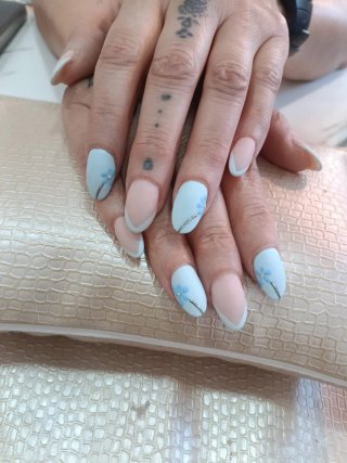 Busco chic@ para MANICURISTA, peluquería, estética