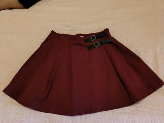 Falda plisada burdeos talla M