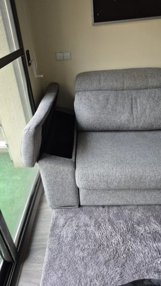 Sofá cama gris de tela