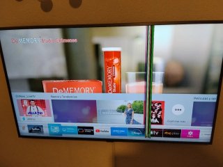 Smart TV Samsung 49" (con mancha a causa de golpe)