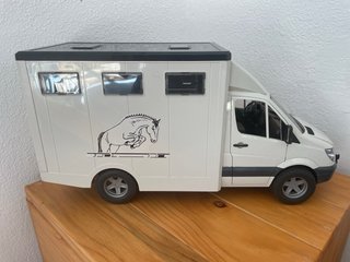 Camión caballos Bruder