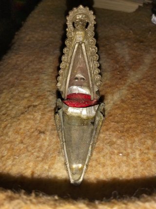 Virgen del Rocío pequeña se abre por mitad. 6'5 cm